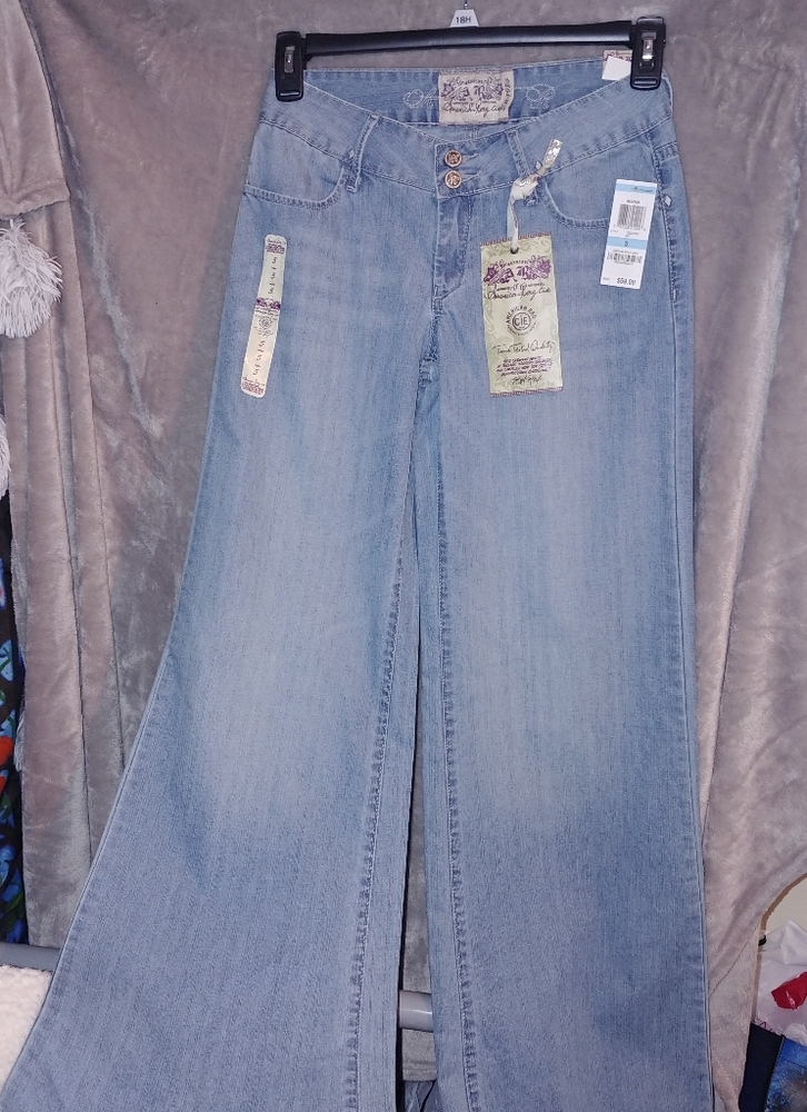 American Rag wide leg jeans juniors size 5, 1